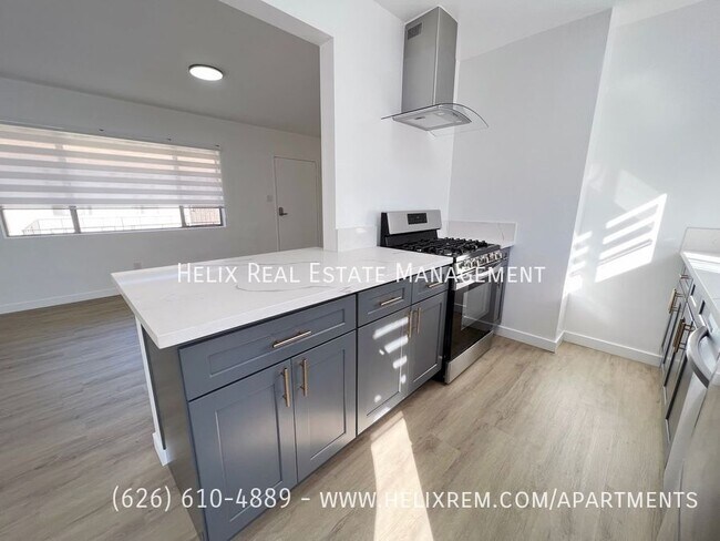 Building Photo - 523 E Live Oak Ave