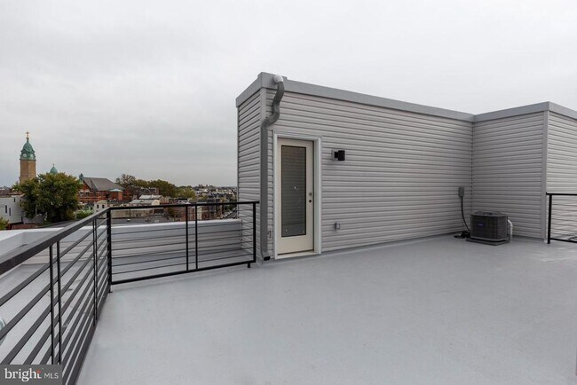 Building Photo - 304 Master St