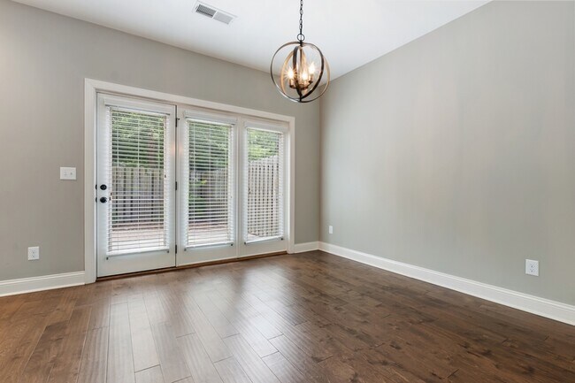 Building Photo - 126 Pinebranch Ct
