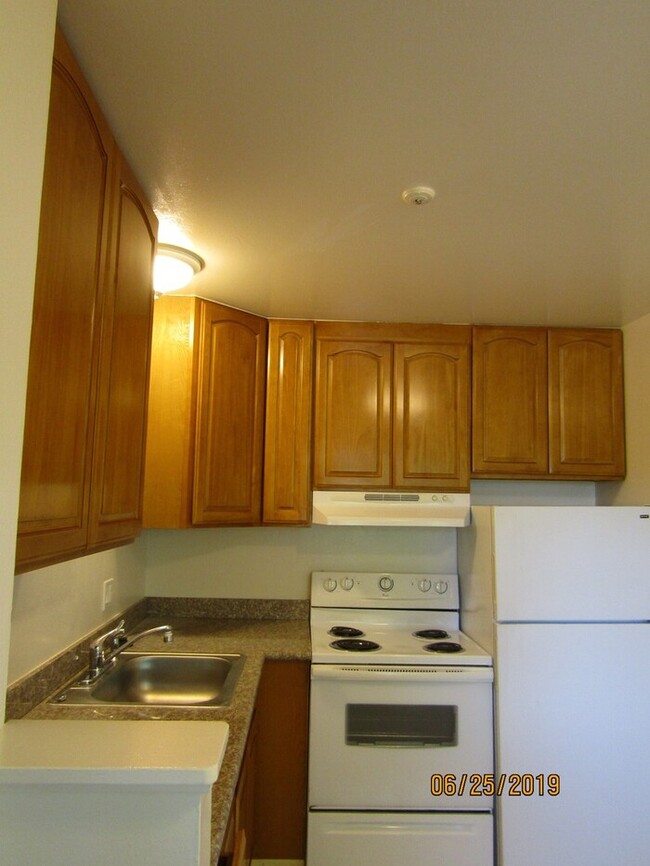 Primary Photo - 1Bed/1Ba Apartment! in Coddingtown area