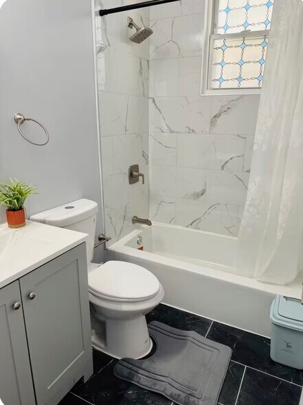 Building Photo - 29 W 26th St