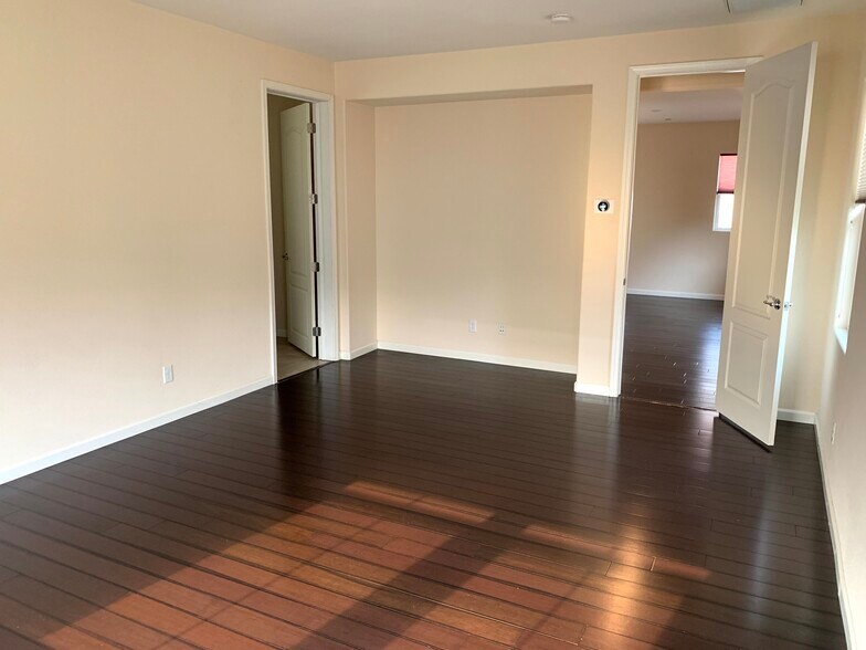 2nd Floor Master Bed - 5853 Flora Cmn