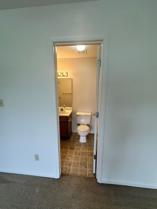 Building Photo - 6119 B Vinnie Dr