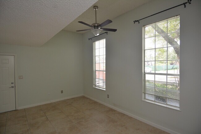 Building Photo - 1385 Crystal Way