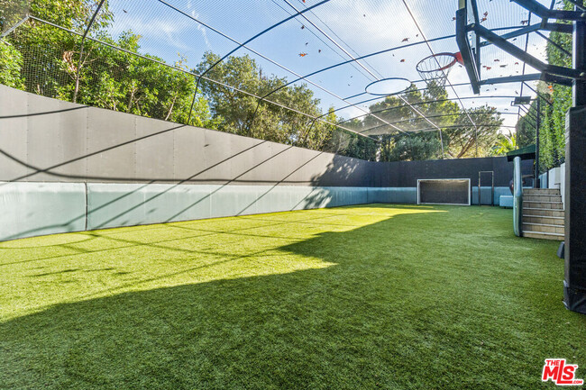 Building Photo - 458 Toyopa Dr