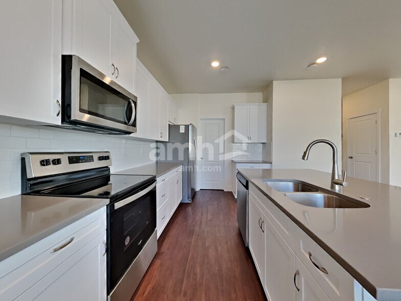 Building Photo - 9480 Clancey St