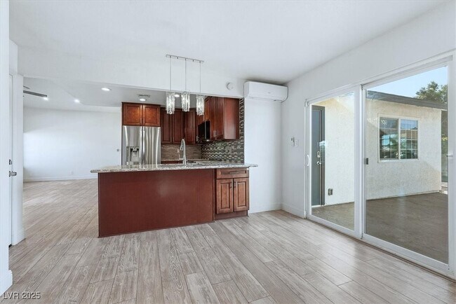 Building Photo - 6353 Whippoorwill Way