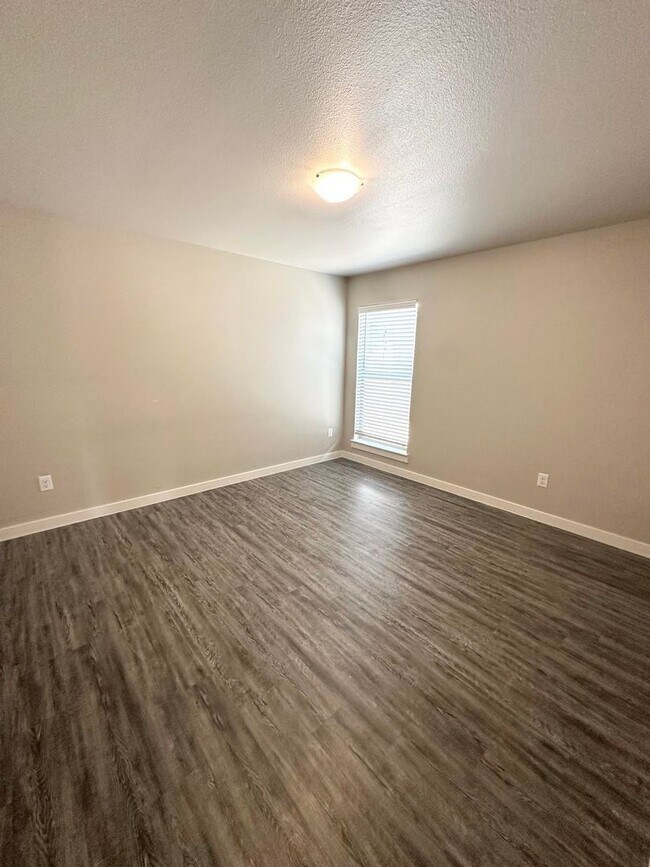 Building Photo - 5813 Briscoe Rd