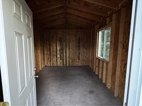 Building Photo - 111 E 7th St