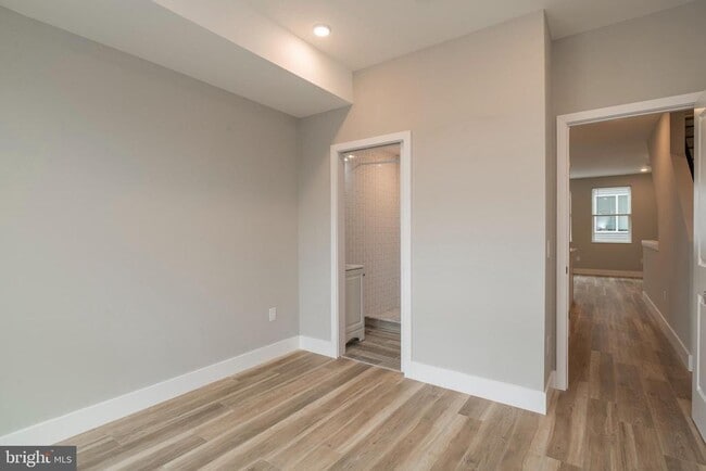 Building Photo - 2009 N Darien St