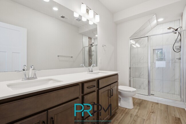 Building Photo - 6 Thornfield Dr