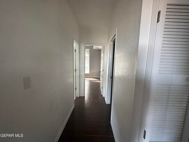 Building Photo - 408 Hadley Pl