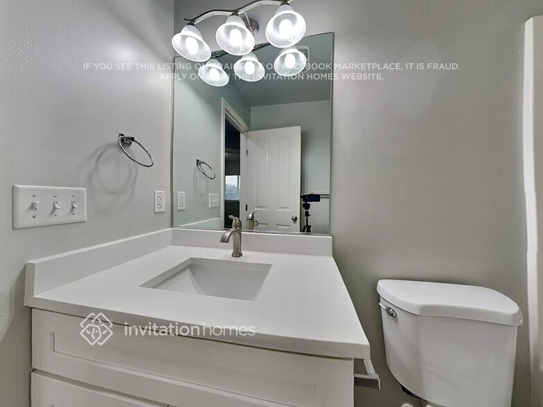 Building Photo - 3651 London Loop NE