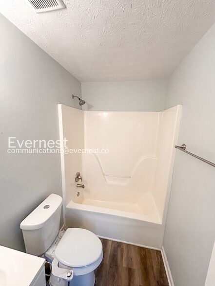 Building Photo - 206 Dove Pl