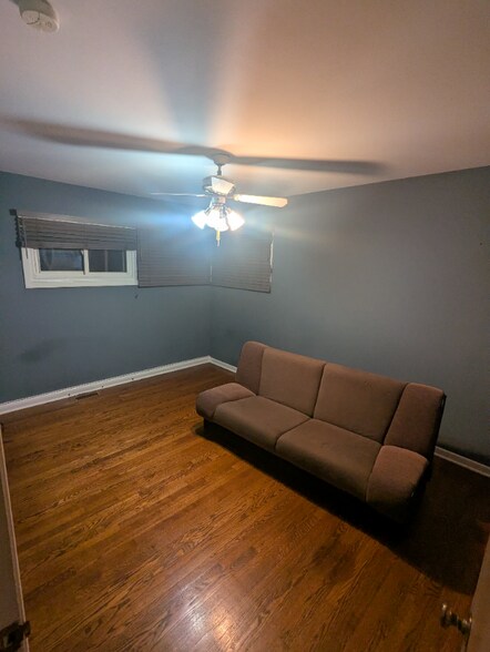 Building Photo - 8049 W Eastwood Ave