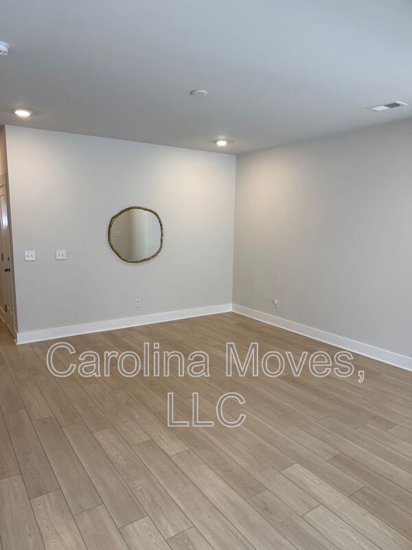 Building Photo - 1067 Millison Pl