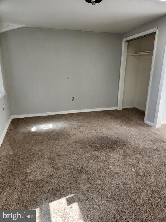 Building Photo - 403 W 6th St