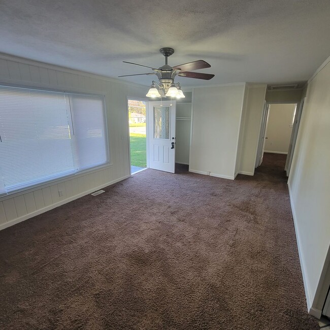 Building Photo - 3/1 Single Family Home- Cookeville City Li...