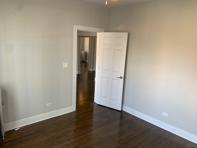 Building Photo - 5537 S Everett Ave