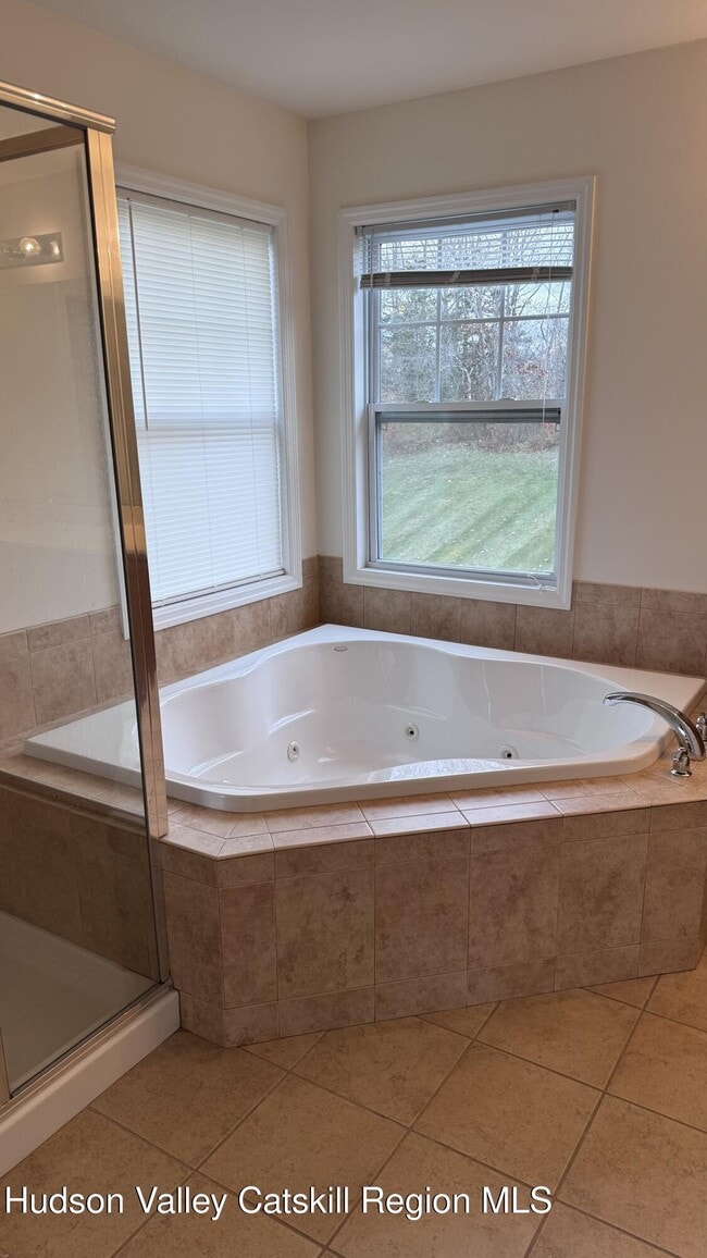 Building Photo - 245 Buttonwood Way