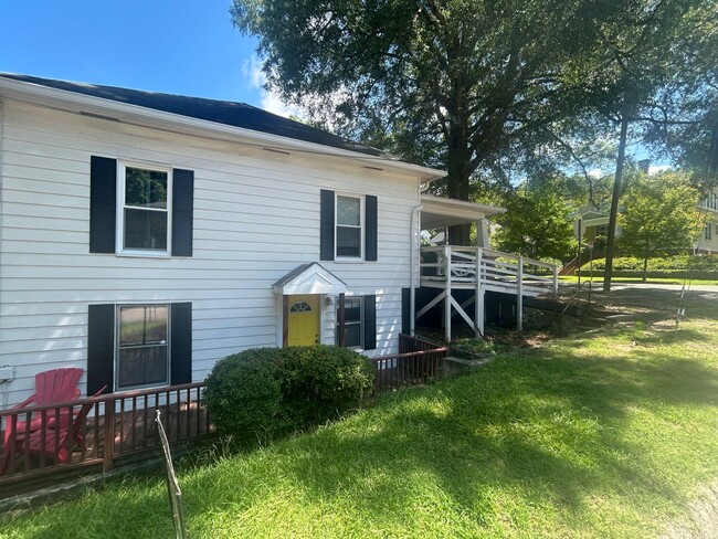 Primary Photo - Spacious Renovated Lakewood Duplex with Al...