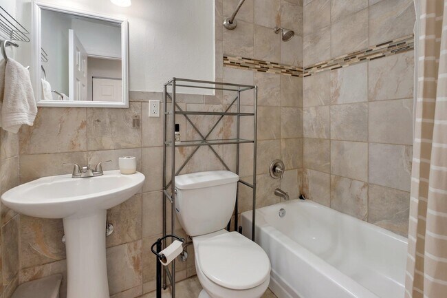 Building Photo - 310 Lancaster Dr