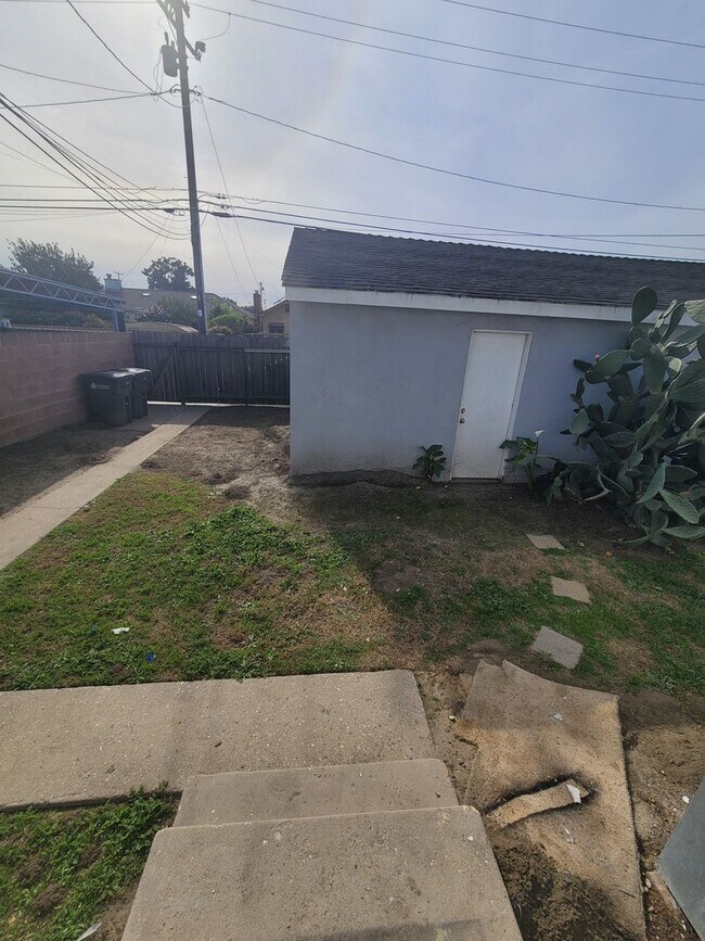 Building Photo - 2650-2652 Carson-GB (DMM1145)