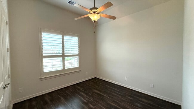 Building Photo - 4802 Fairford Dr