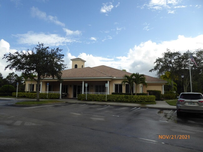 Building Photo - 8984 SE Hawks Nest Ct