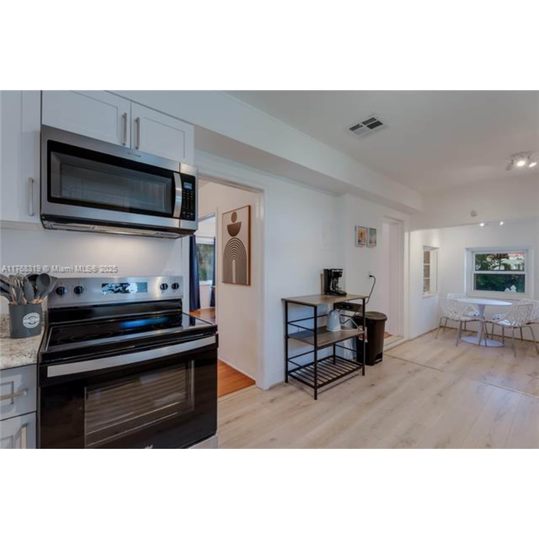 Building Photo - 820 SW 26th Rd