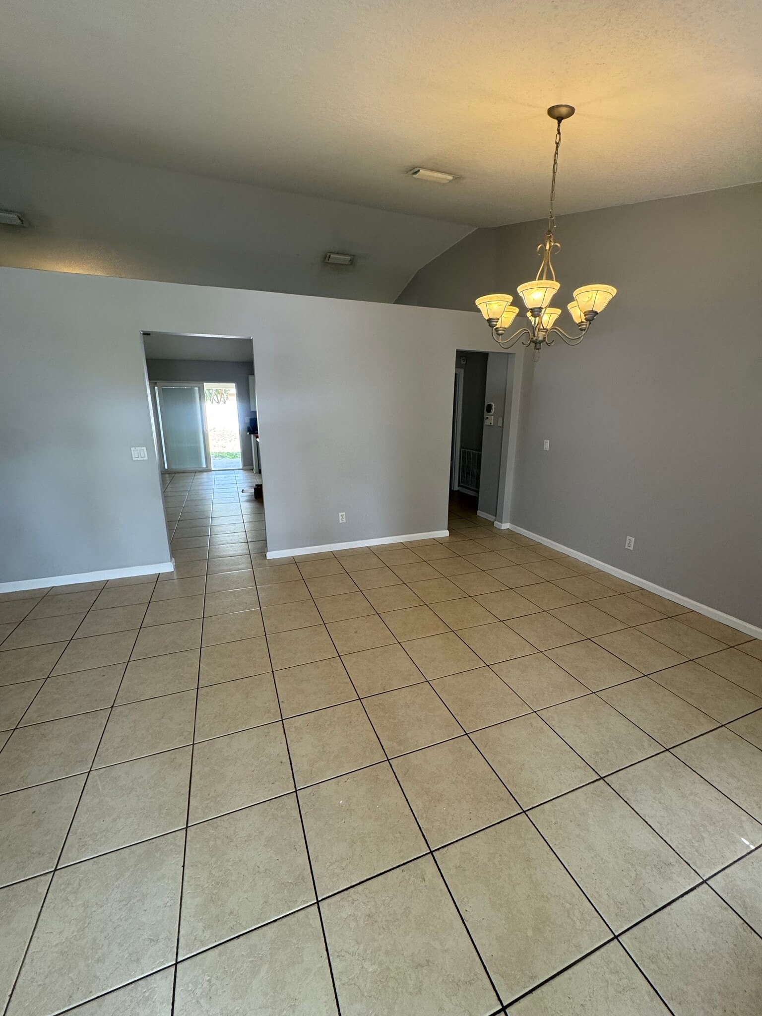 Building Photo - 449 SW Fifer Ave