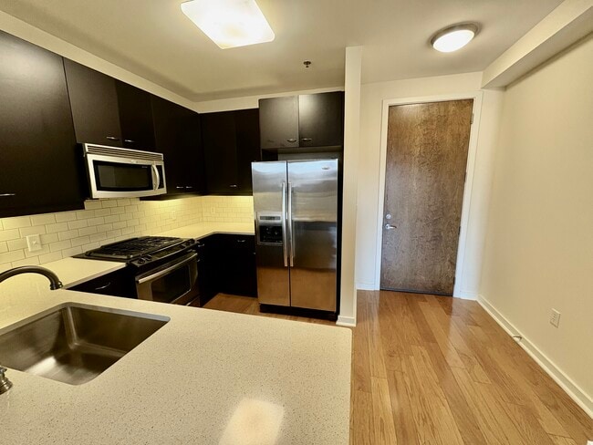 Building Photo - 200 Manufacturers Rd