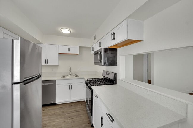 Building Photo - 1304 Rexford Pl