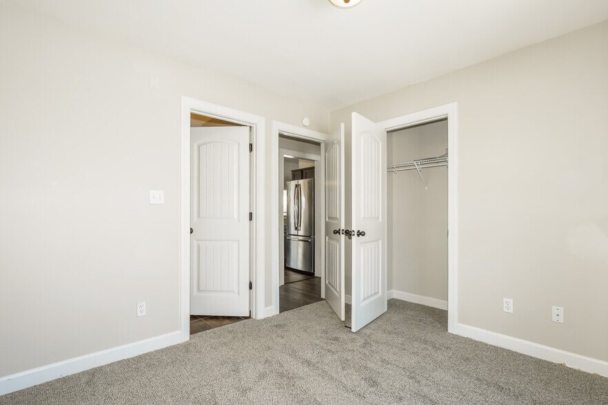 Building Photo - 8213 Park Pike