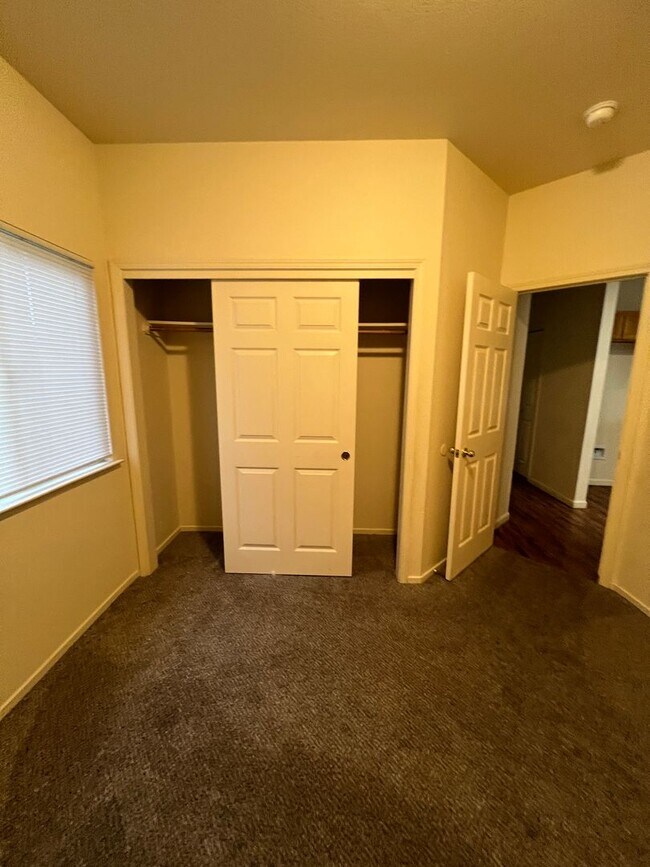 Building Photo - 1920 Fern Dr