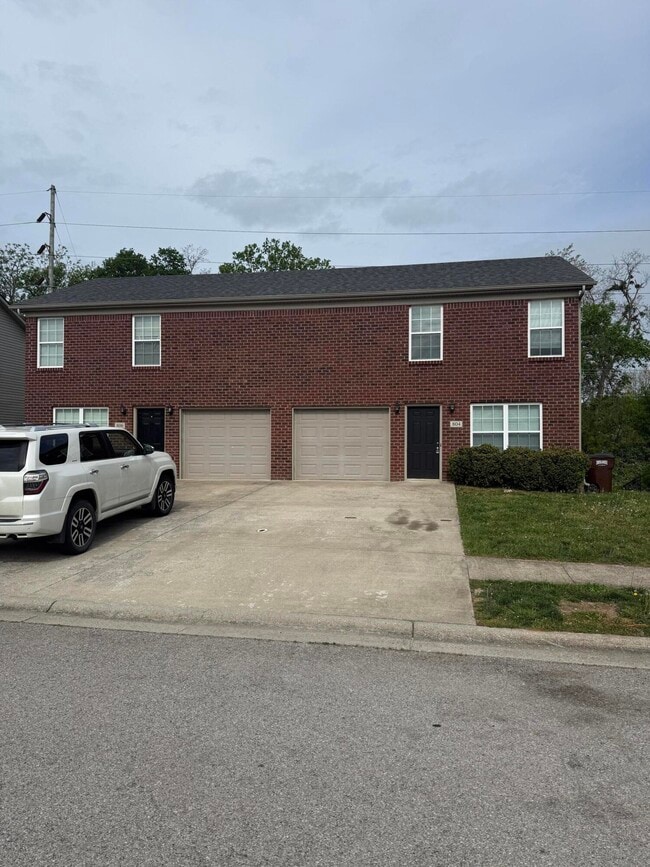 Building Photo - 804 Melanie Ln