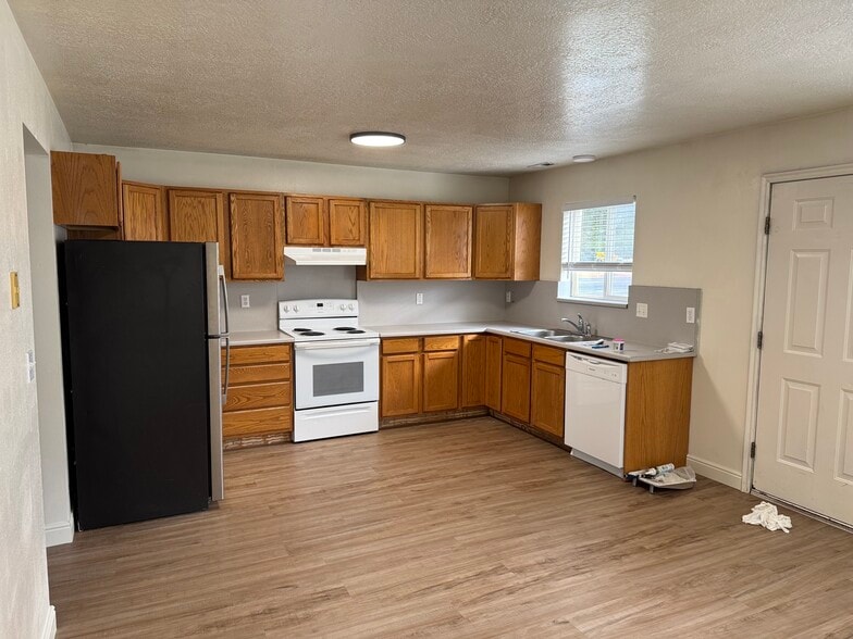 Building Photo - 1392 N 260 W