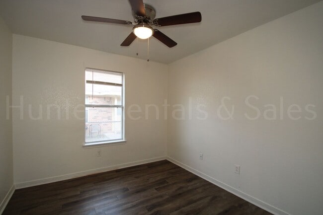 Building Photo - New Fence!