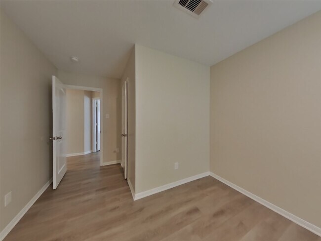 Building Photo - 805 Painted Bison Dr