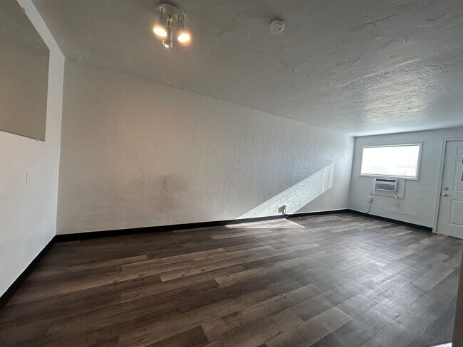 Building Photo - 928ru