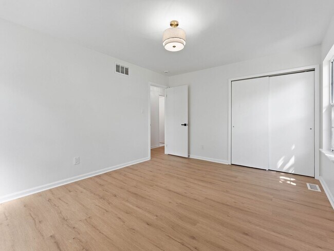 Building Photo - Fully Renovated 3-Bedroom Home with Designer Kitchen, Large Deck & Central Air in Pennsauken