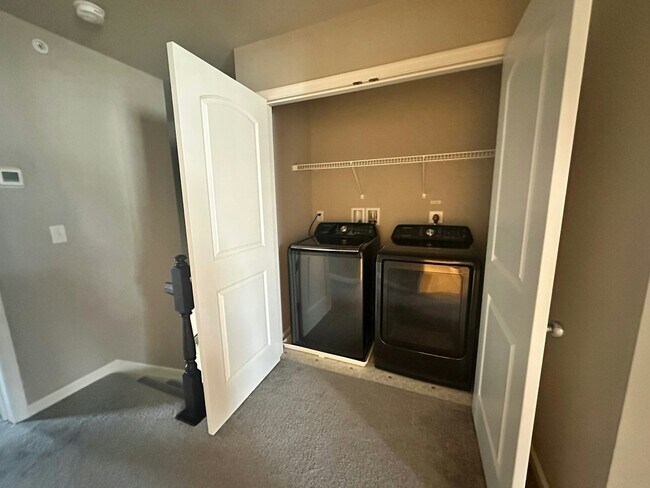 Building Photo - 115 High Pointe Dr