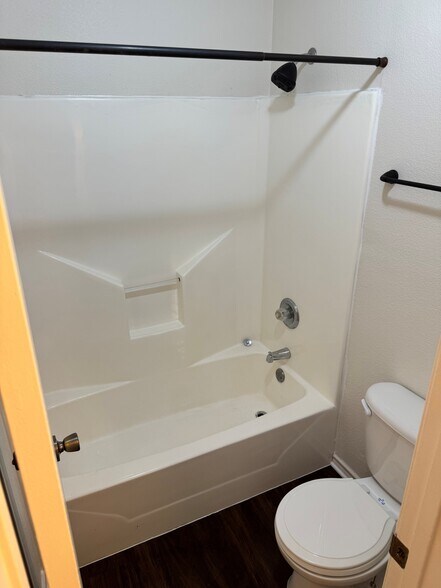 Main Bathroom - Tub Area - 203 San Angelo Ave