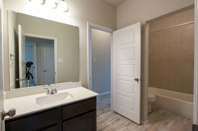 Building Photo - Newly Built 3 Bedroom, 2 Bath Home in Leander