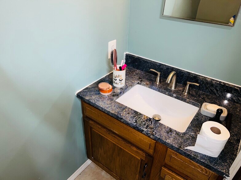 Building Photo - 4304 Royalview Dr