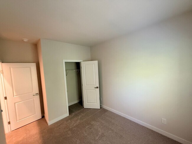 Building Photo - Brand New Townhome in the heart of Charotte