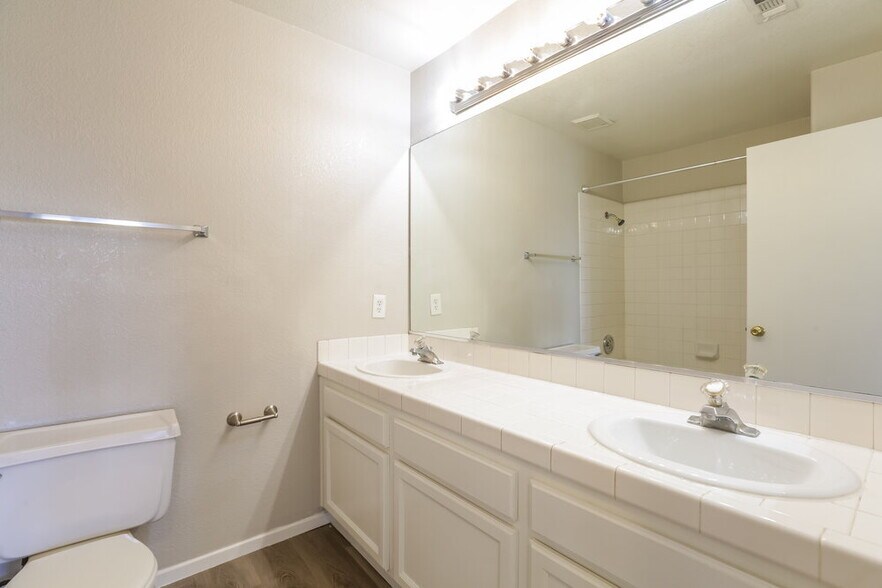 Building Photo - 1812 La Villa Dr