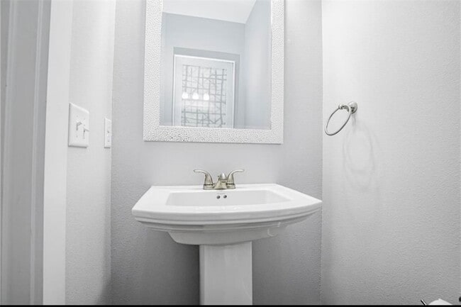 Building Photo - 43 Allendale Dr