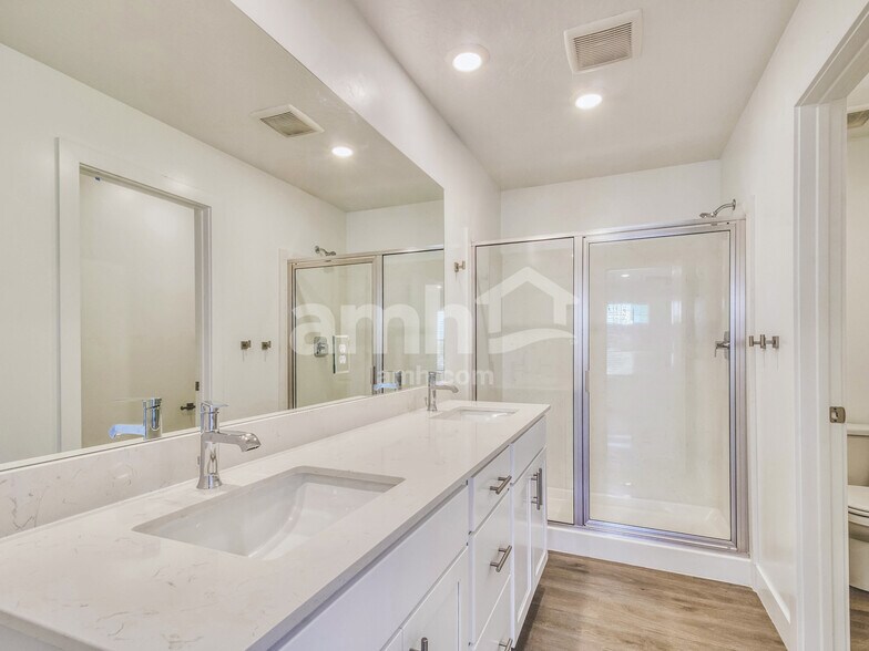 Building Photo - 5497 Damfield Ln
