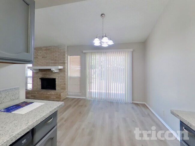 Building Photo - 15022 Old Creek St